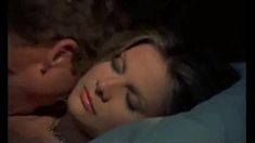 Сильвия Дионисио оголила грудь в фильме «Девушка из спального вагона» фото #1