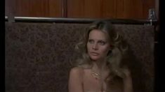 Сильвия Дионисио оголила грудь в фильме «Девушка из спального вагона» фото #17