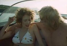 Голые сиськи Сильвии Кристель в фильме «Джулия» фото #2