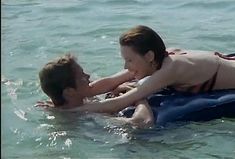 Голые сиськи Сильвии Кристель в фильме «Джулия» фото #11