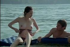 Голые сиськи Сильвии Кристель в фильме «Джулия» фото #16