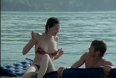 Голые сиськи Сильвии Кристель в фильме «Джулия» фото #17