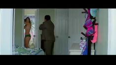 Татум Прайс оголила грудь в фильме «Шутки в сторону 2: Миссия в Майами» фото #3