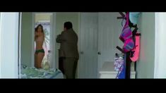 Татум Прайс оголила грудь в фильме «Шутки в сторону 2: Миссия в Майами» фото #4