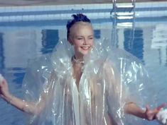 Татьяна Гаккель засветила грудь в фильме «Как стать звездой» фото #3