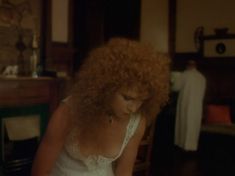 Татьяна Догилева оголила грудь в фильме «Яма» фото #18