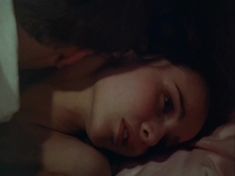 Татьяна Друбич засветила грудь в фильме «Десять негритят» фото #3