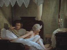 Голая грудь Татьяны Игнатовой в фильме «Обыкновенное чудо» фото #1