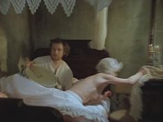 Голая грудь Татьяны Игнатовой в фильме «Обыкновенное чудо» фото #6