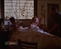 Голая грудь Тери Гарр в фильме «От всего сердца» фото #3