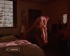 Голая грудь Тери Гарр в фильме «От всего сердца» фото #9