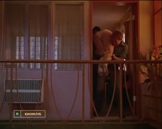 Голая грудь Тери Гарр в фильме «От всего сердца» фото #11