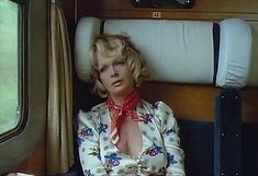 Полностью голая Тери Тордаи в фильме «Джулия» фото #25