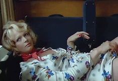 Полностью голая Тери Тордаи в фильме «Джулия» фото #26