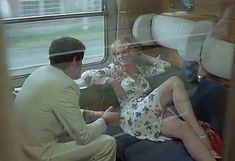 Полностью голая Тери Тордаи в фильме «Джулия» фото #29