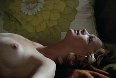 Полностью голая Тери Тордаи в фильме «Джулия» фото #43