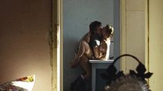 Голая грудь Тианы Лазович в фильме «Зенит» фото #4