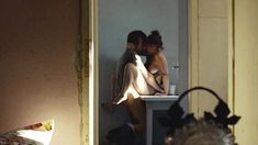 Голая грудь Тианы Лазович в фильме «Зенит» фото #6