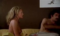 Полностью голая Урсула Андресс в фильме «Чувственная медсестра» фото #3