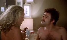 Полностью голая Урсула Андресс в фильме «Чувственная медсестра» фото #5