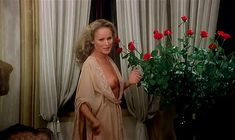 Полностью голая Урсула Андресс в фильме «Чувственная медсестра» фото #14