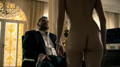 Фанни Маллер оголила грудь и попу в сериале «Ответный удар» фото #12