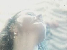 Голая грудь Ханны Дуновской в фильме «Ради семейного очага» фото #1