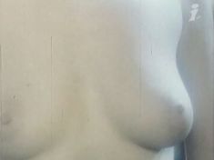 Голая грудь Ханны Дуновской в фильме «Ради семейного очага» фото #2