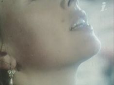 Голая грудь Ханны Дуновской в фильме «Ради семейного очага» фото #5