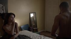 Голая грудь Ханны Уэр в сериале «Босс» фото #8