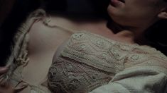 Хейли Этвелл снялась голой в сериале «Столпы Земли» фото #9