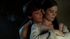 Хейли Этвелл снялась голой в сериале «Столпы Земли» фото #17