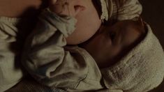 Хейли Этвелл снялась голой в сериале «Столпы Земли» фото #20