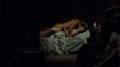 Хейли Этвелл снялась голой в сериале «Столпы Земли» фото #21