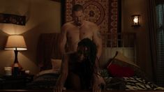 Шанола Хэмптон засветила грудь в сериале «Бесстыжие» фото #1