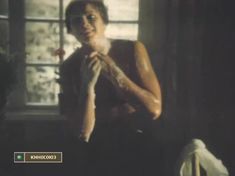 Элле Кулль показала голую грудь в фильме «Цену смерти спроси у мертвых» фото #3