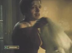 Элле Кулль показала голую грудь в фильме «Цену смерти спроси у мертвых» фото #6