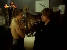 Голая грудь Эльвиры Болговой в фильме «Кому я должен – всем прощаю» фото #7