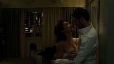 Эмбер Роуз Рева оголила грудь и попу в сериале «Каратель» фото #4