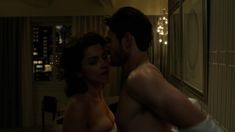 Эмбер Роуз Рева оголила грудь и попу в сериале «Каратель» фото #5