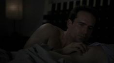 Эми Бреннеман снялась голой в фильме «Твои друзья и соседи» фото #1