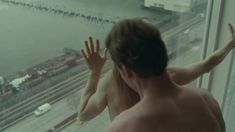 Абсолютно голая Эми Харгривз в фильме «Стыд» фото #6