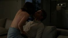 Голая грудь Эмили Браунинг в сериале «Сериал Любовники» фото #4