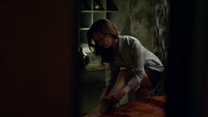 Эсси Дэвис засветила грудь в сериале «Электрические сны Филипа К. Дика» фото #1