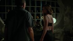 Эсси Дэвис засветила грудь в сериале «Электрические сны Филипа К. Дика» фото #2