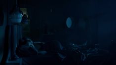 Эсси Дэвис засветила грудь в сериале «Электрические сны Филипа К. Дика» фото #9