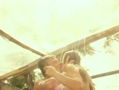 Голые сиськи Юлии Ромашиной в фильме «Смерть в кино» фото #5