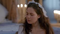 Сочная Юлия Снигирь оголила грудь в сериале «Великая» фото #2