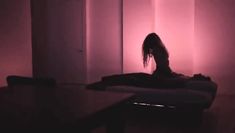 Голая грудь Юлии Стожаровой в фильме «Связь» фото #2