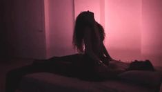 Голая грудь Юлии Стожаровой в фильме «Связь» фото #5